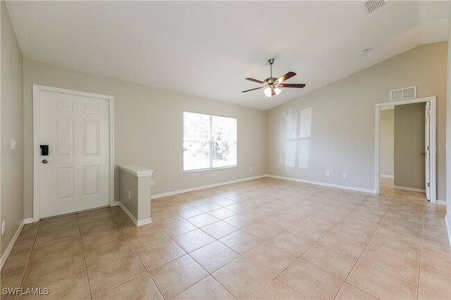 3007 7th St SW in Lehigh Acres, FL - Foto de edificio - Building Photo