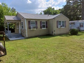 4214 Myrtle Ave in Anniston, AL - Building Photo