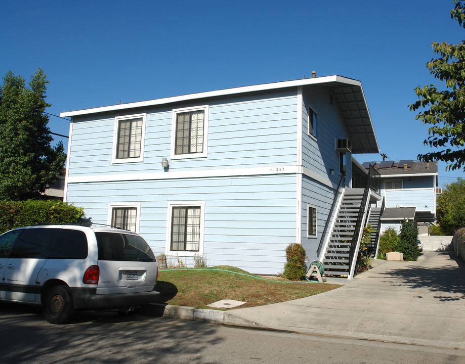 11239 Califa St in North Hollywood, CA - Building Photo