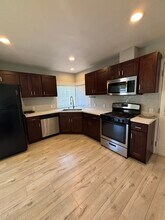 23158 Leonora Dr in Woodland Hills, CA - Building Photo - Building Photo