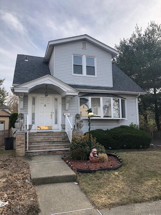 87 E 2nd St in Clifton, NJ - Building Photo