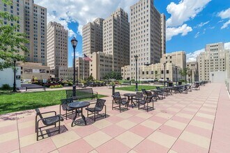 4 Beacon Way, Unit 808 in Jersey City, NJ - Foto de edificio - Building Photo