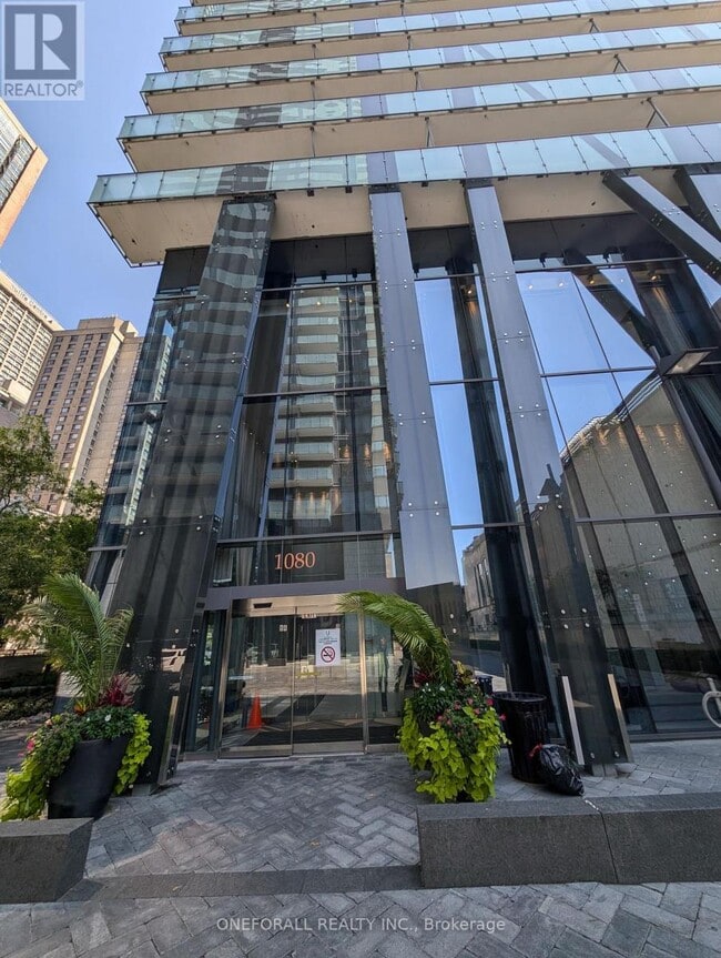 1080-1080 Bay St.