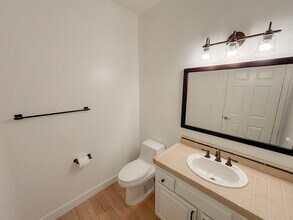 5200 White Oak Ave, Unit 63 in Encino, CA - Foto de edificio - Building Photo