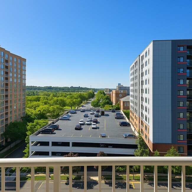23 Legend Hills Dr, Unit 23 in Edgewater, NJ - Building Photo - Building Photo