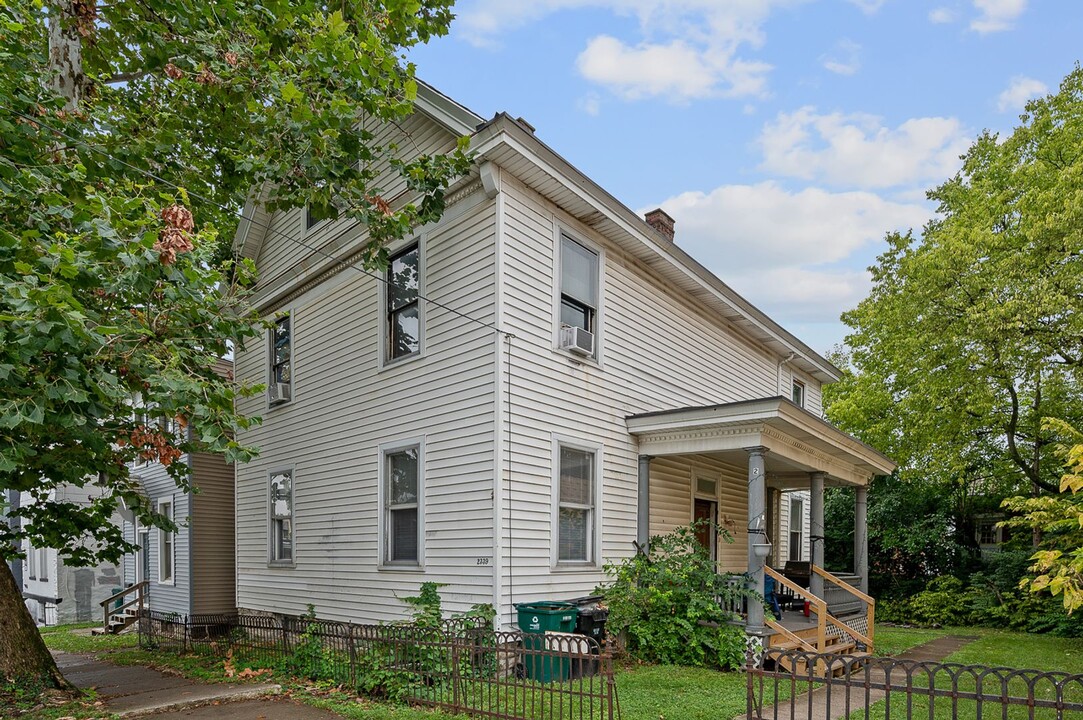 2339 Rohs St in Cincinnati, OH - Foto de edificio