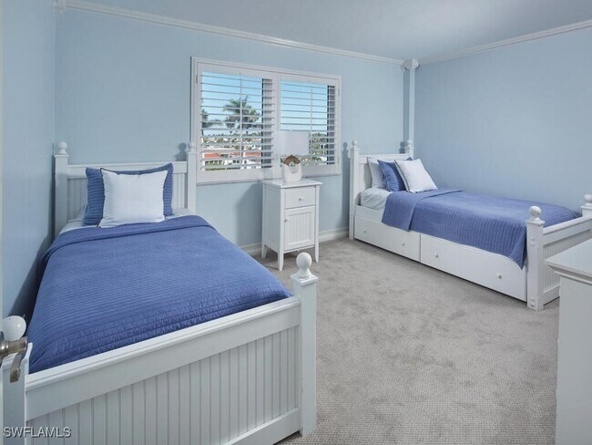 property at 2170 Gulf Shore Blvd N