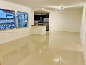 180 NE 12th Ave in Hallandale Beach, FL - Building Photo - Building Photo
