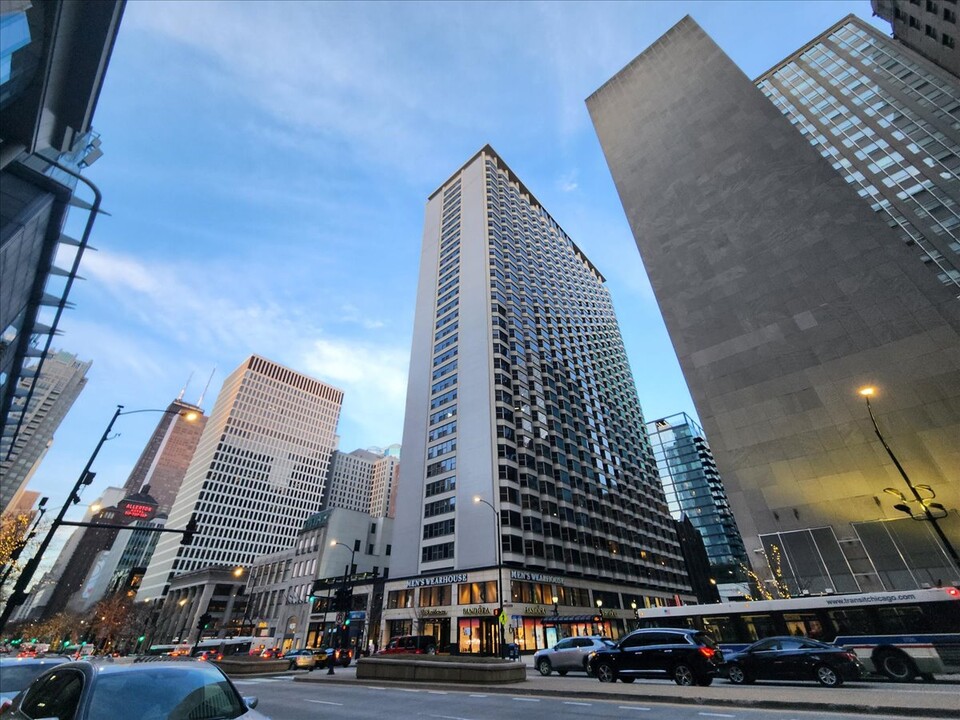 535 N Michigan Ave, Unit 407 in Chicago, IL - Foto de edificio