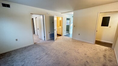 807 Rainbow Dr, Unit 1 in Schenectady, NY - Building Photo - Building Photo