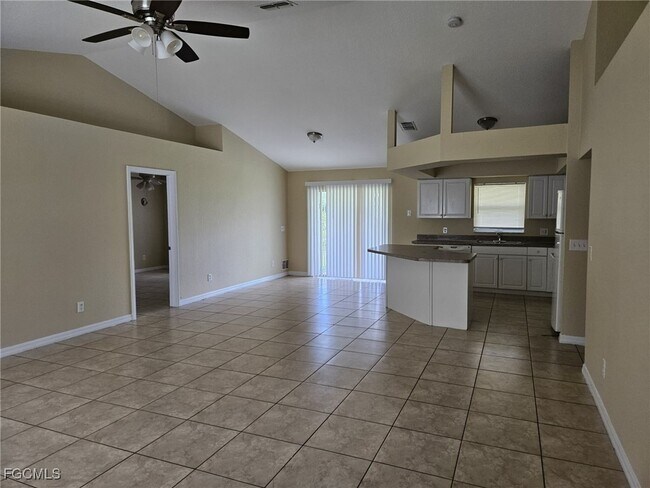 861 Chipley St E in Lehigh Acres, FL - Building Photo - Building Photo