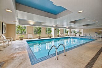 121 Vine St, Unit 1406 in Seattle, WA - Foto de edificio - Building Photo