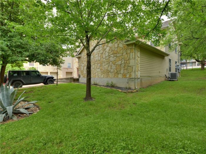 1402 Parker Ln-Unit -9 in Austin, TX - Building Photo