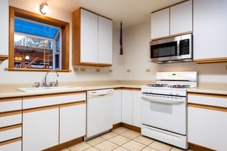 2262 Cordes Dr in Fairbanks, AK - Building Photo - Building Photo