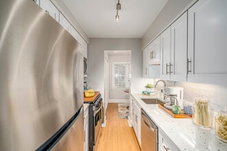 Malvern Manor Apartments in Richmond, VA - Building Photo - Interior Photo