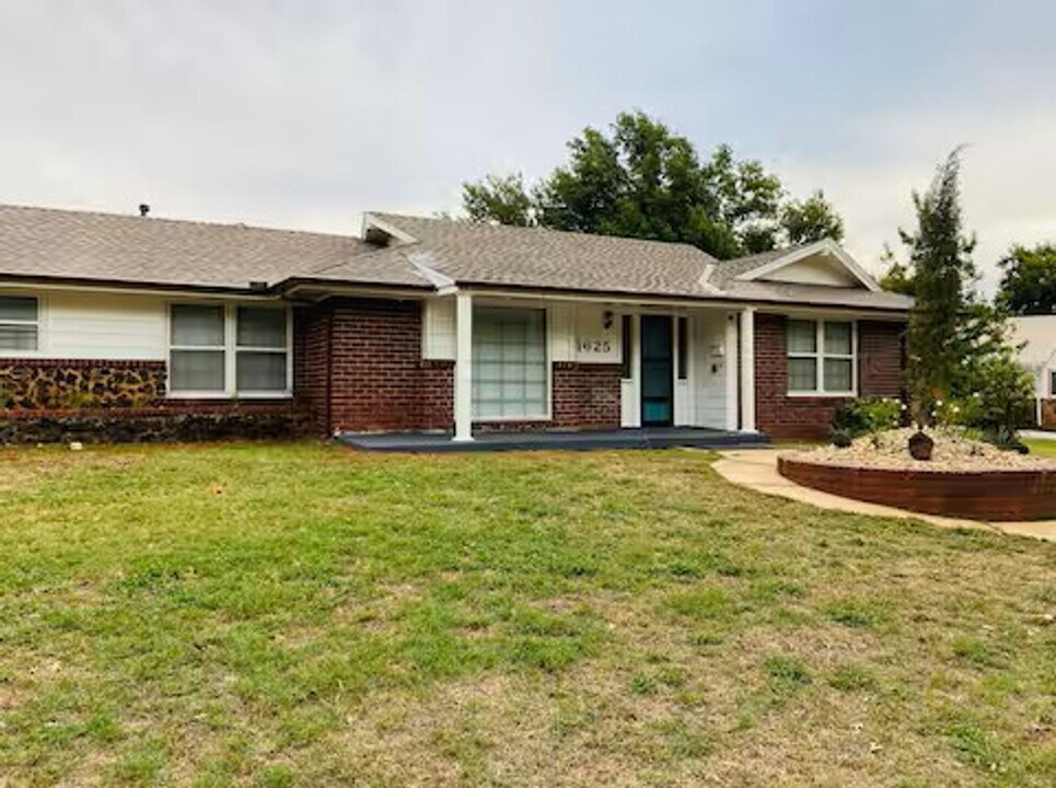 1625 Kings Rd in Edmond, OK - Building Photo