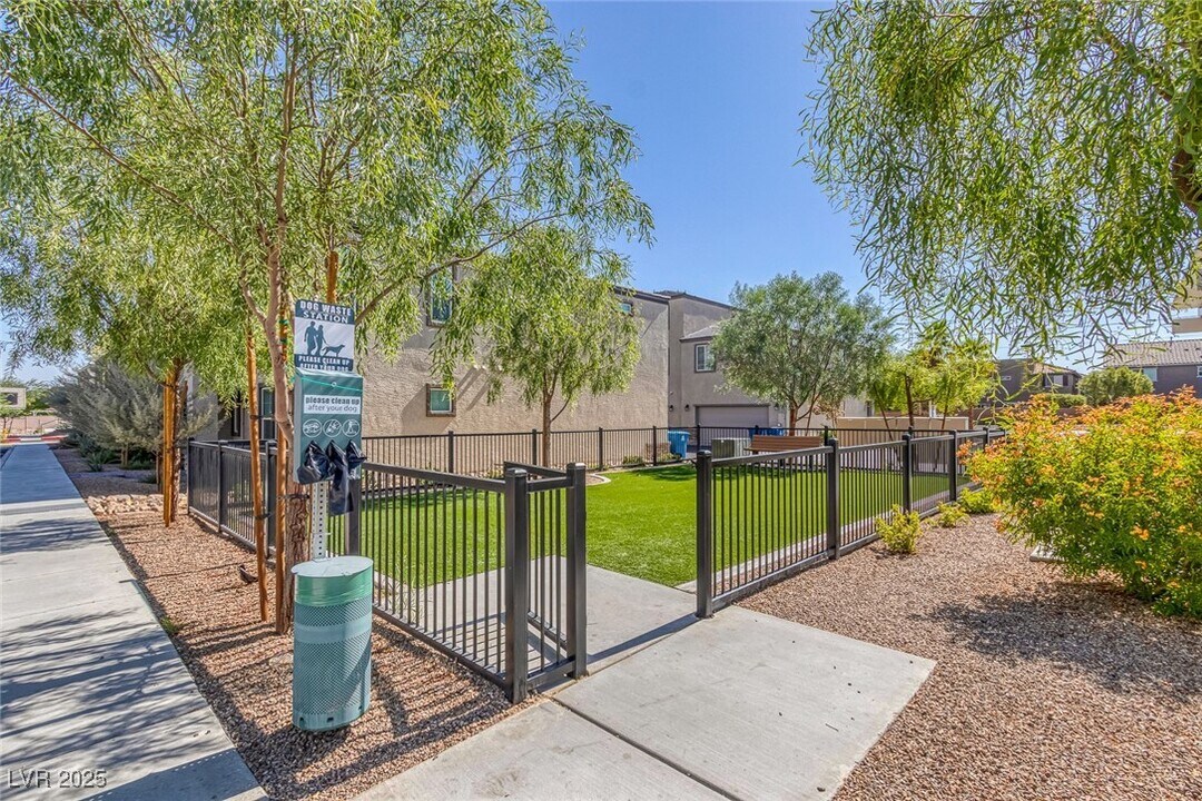 5669 Steampunk St in Las Vegas, NV - Building Photo