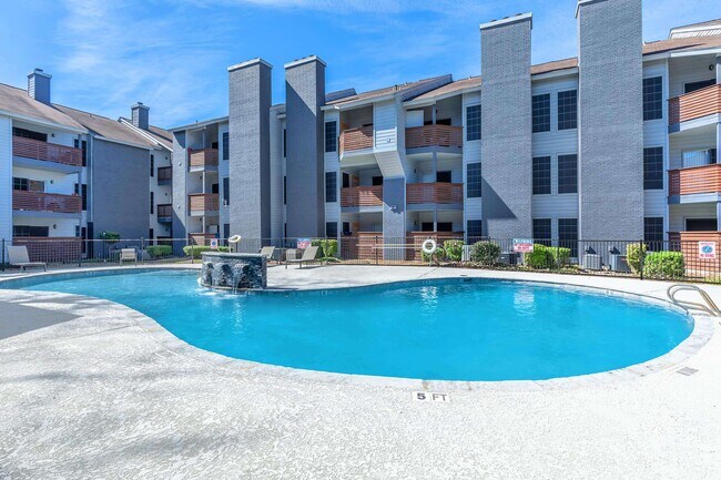 Valencia at Medical in San Antonio, TX - Building Photo - Building Photo