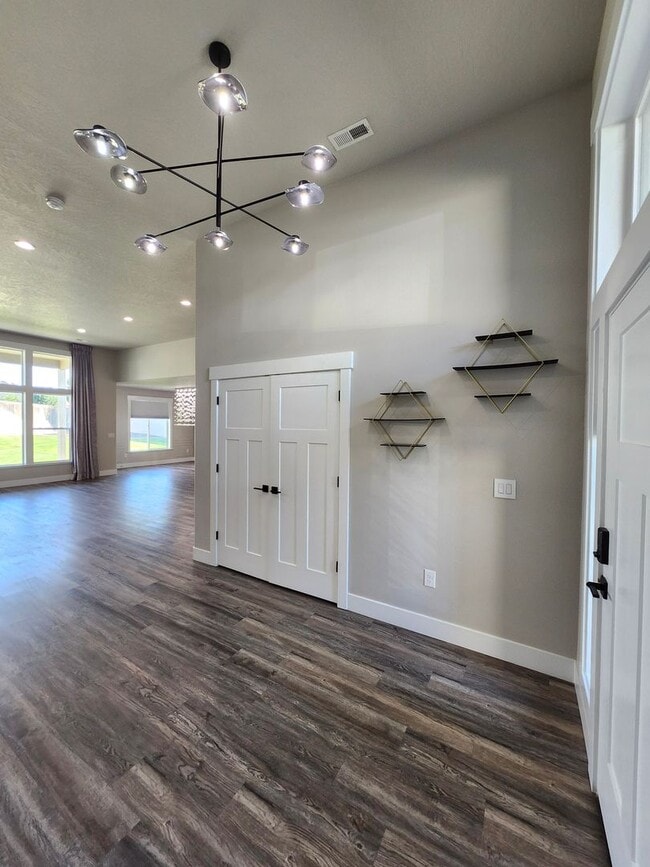 4918 Big Horn Dr in Pasco, WA - Building Photo - Building Photo