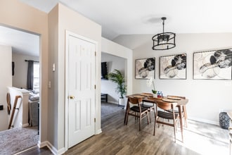 868 Virginiabradford Ct in Elsmere, KY - Foto de edificio - Building Photo