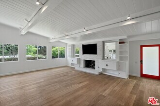 1300 Bienveneda Ave in Los Angeles, CA - Building Photo - Building Photo