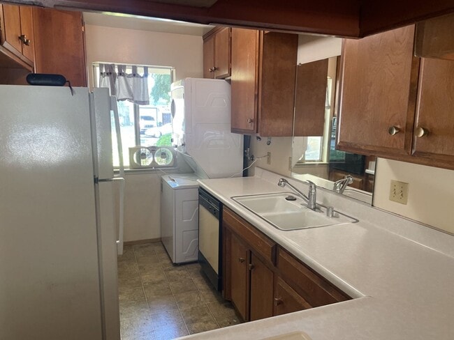 605 Radcliffe Dr in Davis, CA - Building Photo - Building Photo