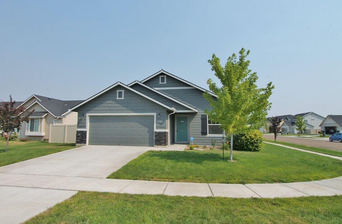 1106 E Rose Island St in Nampa, ID - Building Photo
