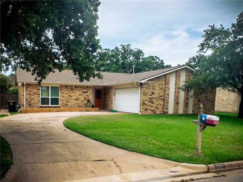 2817 Jennifer Dr in College Station, TX - Building Photo
