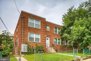 406 Chaplin St SE, Unit 3 in Washington, DC - Building Photo
