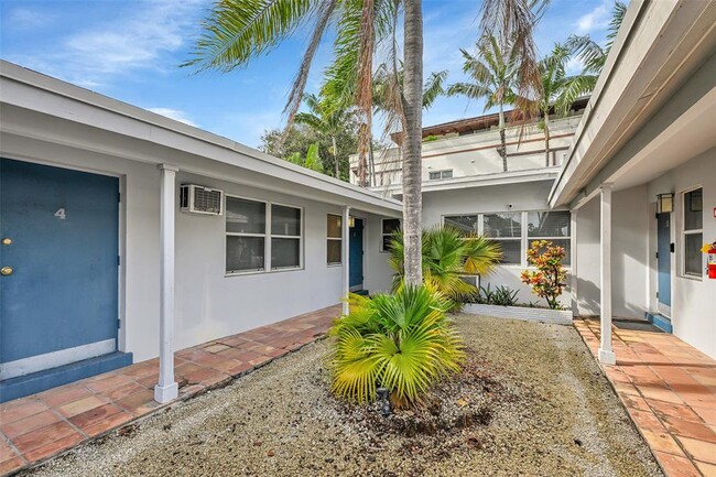 1021 NE 2nd St, Unit 3 in Fort Lauderdale, FL - Foto de edificio - Building Photo