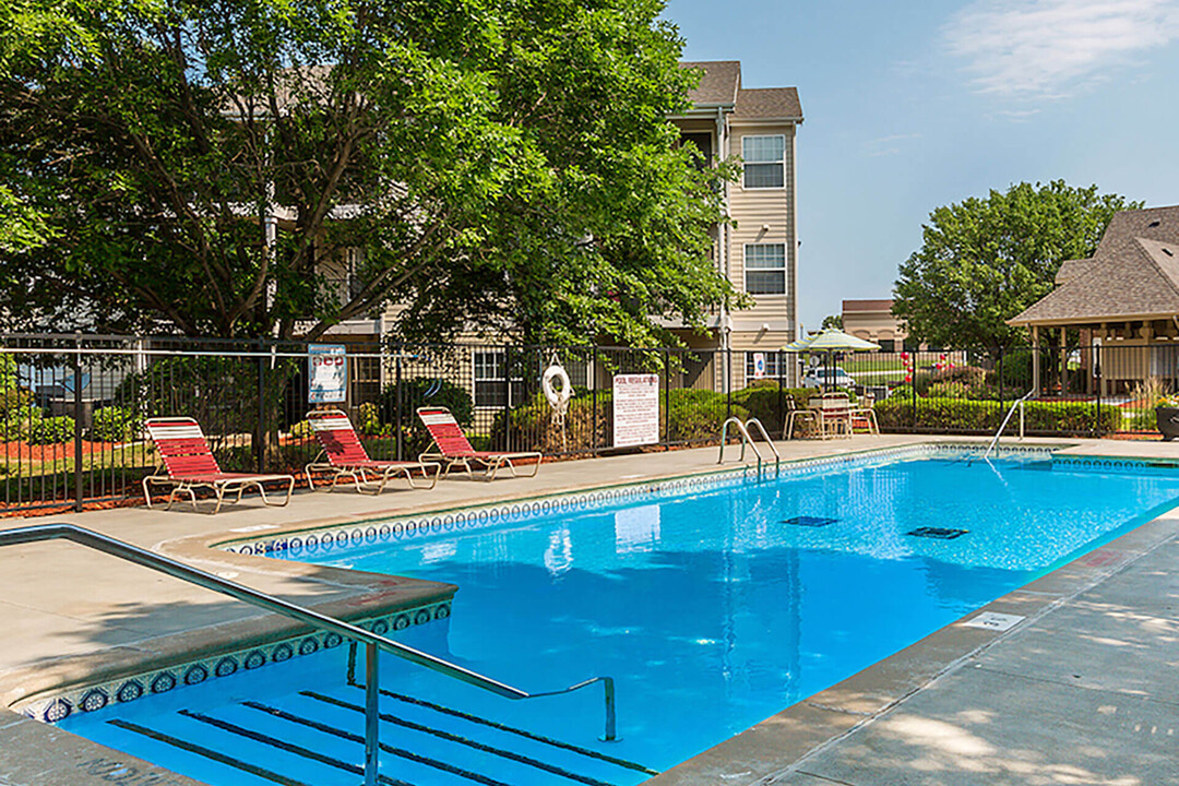 Cambury Hills Apartments in Omaha, NE - Building Photo