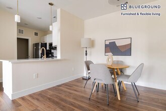 1501 W Howard Ln in Austin, TX - Foto de edificio - Building Photo