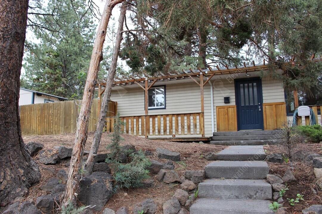 708 NE 11th St in Bend, OR - Building Photo