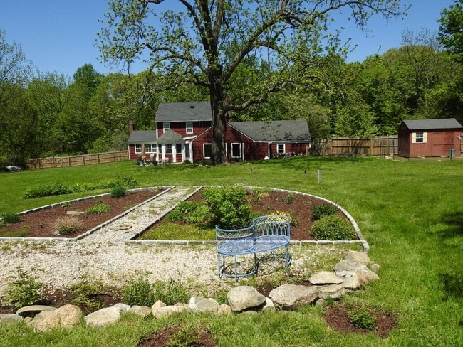 23 Hardscrabble Rd in North Salem, NY - Foto de edificio - Building Photo