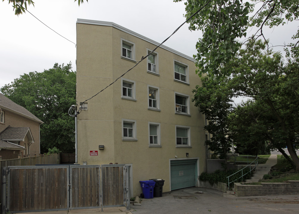 495 Riverside Dr in Toronto, ON - Building Photo