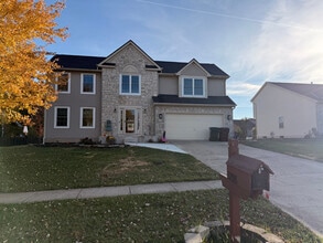 2298 Maxwell Ave in Lewis Center, OH - Foto de edificio - Building Photo