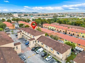 7995 NW 8th St in Miami, FL - Building Photo