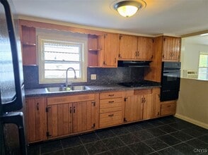 11 Seneca Ave in Oneida, NY - Building Photo - Building Photo