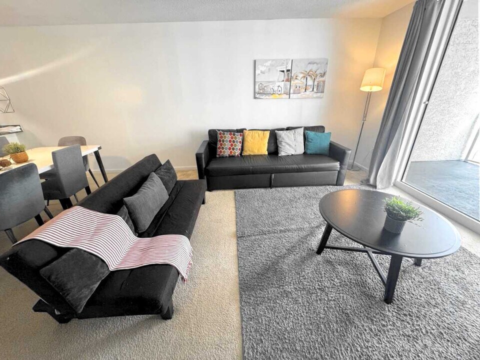 1 SE 12th St in Miami, FL - Foto de edificio