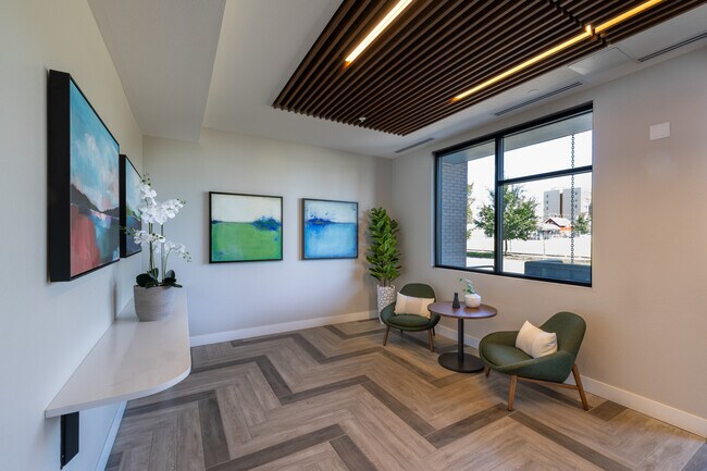 Sol Apartments in Denver, CO - Foto de edificio - Building Photo