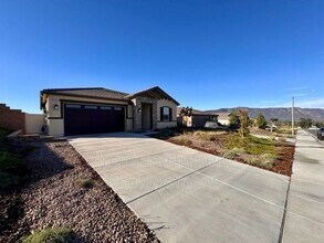 22691 Hilltopper Wy in Wildomar, CA - Building Photo - Building Photo