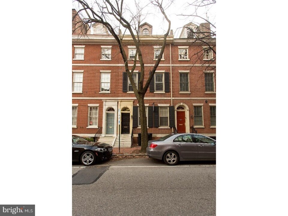 510 Spruce St in Philadelphia, PA - Building Photo