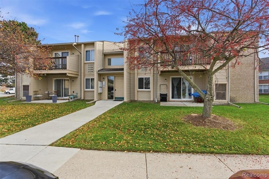 15090 Northpointe Dr in Sterling Heights, MI - Building Photo