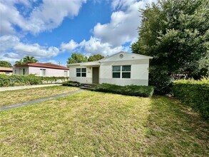 2273 NW 65th St in Miami, FL - Building Photo - Building Photo