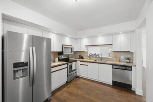 12950 SW 4th Ct in Pembroke Pines, FL - Building Photo