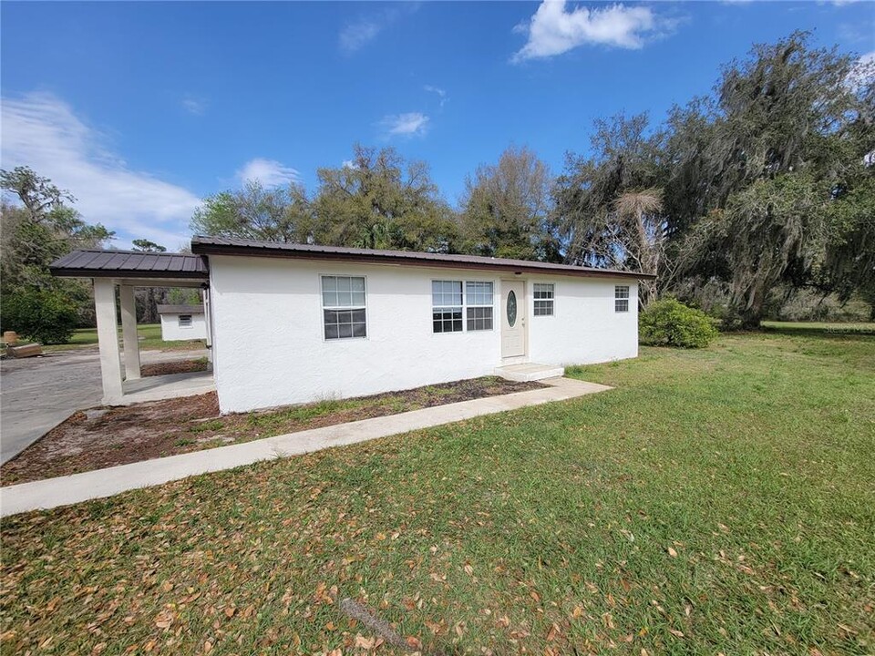 4655 E Hwy 316 in Citra, FL - Building Photo