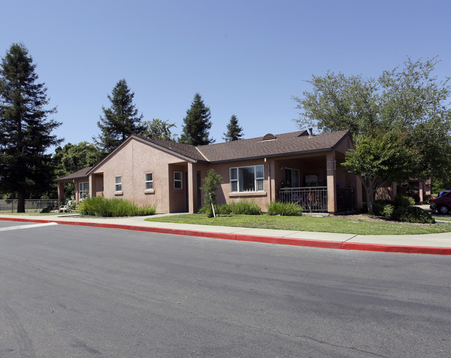 West Capital Courtyard Apartments