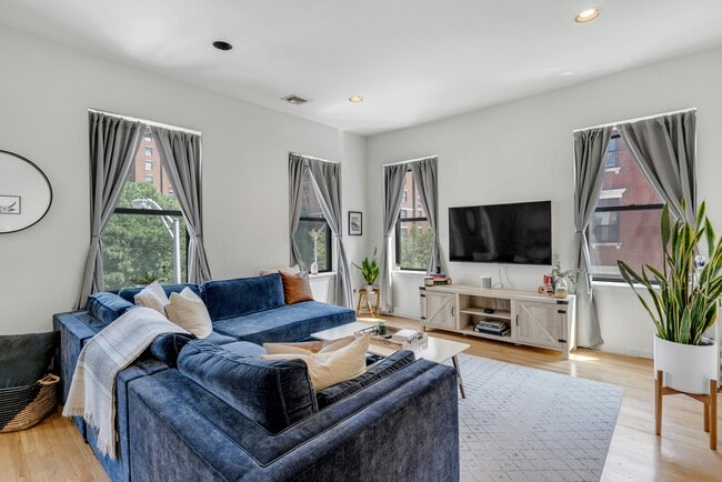 300 Hudson St, Unit 7 in Hoboken, NJ - Building Photo - Building Photo