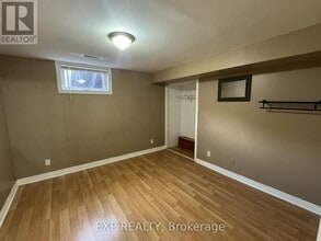 3690 Ellengale Dr in Mississauga, ON - Building Photo - Building Photo