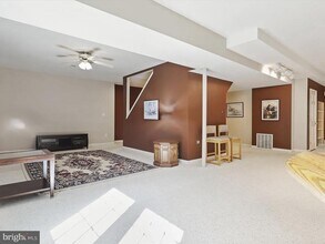1911 Kentsdale Ln in Vienna, VA - Building Photo - Building Photo